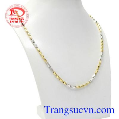 Dây chuyền vàng là sản phẩm được nhiều người yêu thích bởi tính tiện dụng và hợp thời trang.