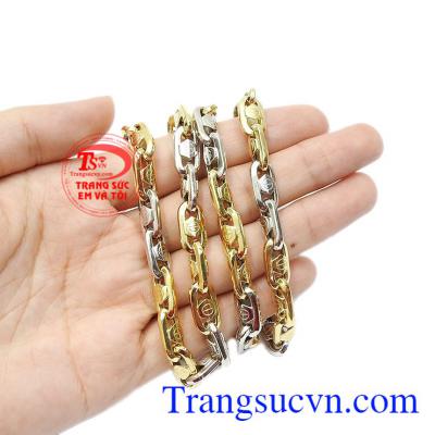 Sự kết hợp hài hòa giữa vàng trắng và vàng màu tạo nên chiếc dây chuyền ấn tượng, hợp thời trang. Dây chuyền thời thượng mới