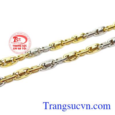 Chế tác với phong cánh nam tính đầy mạnh mẽ sẽ là một gợi ý hay cho các chàng lựa chọn. Dây chuyền thời thượng mới