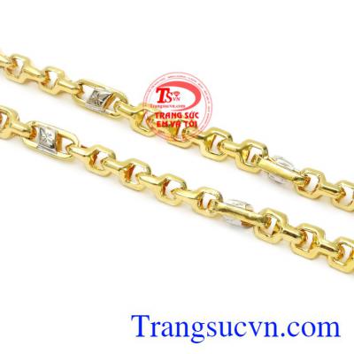 Sản phẩm kết cùng mặt dây chuyền nam sẽ càng làm tăng vẻ nam tính, phong cách cho nam giới.