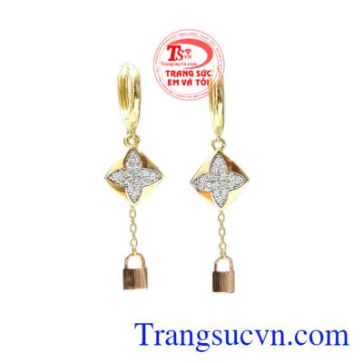 Đôi hoa tai xinh xắn được nhập khẩu từ Korea vàng 18k chế tác theo công nghệ cao.