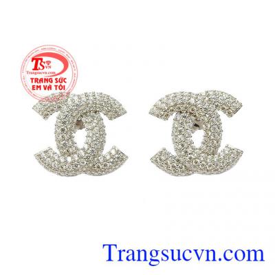 Hoa tai bạc Chanel được lấy cảm hứng từ biểu tượng của thương hiệu thời trang nổi tiếng Channel,Hoa tai bạc Chanel
