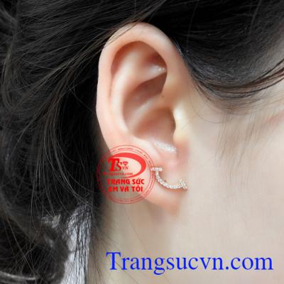 Hoa tai vàng smile dễ dàng kết hợp với nhiều kiểu trang phục khác nhau từ dạo phố, thời trang công sở đến những dịp đặc biệt trong năm,Hoa tai vàng smile