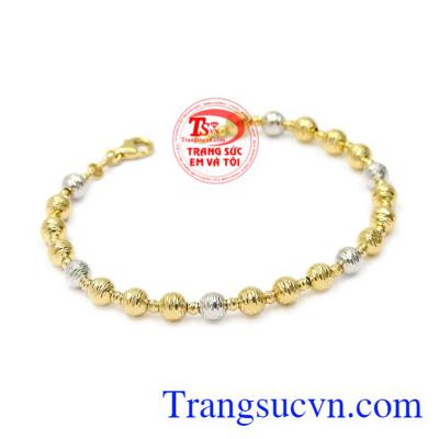 Sản phẩm được nhập khẩu từ Italy và 18k đảm bảo chất lượng mang lại nét trẻ trung cho người đeo.