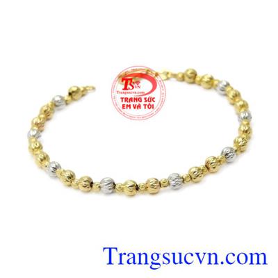 Lắc tay là món đồ trang sức được rất nhiều bạn nữ yêu thích bởi nó mang lại nét dịu dàng nữ tính.