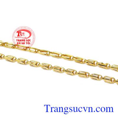 Chiếc lắc tay được thiết kế với kiểu dây lồng tạo cảm giác thoải mái và hợp thời trang. Lắc tay nam lãng tử