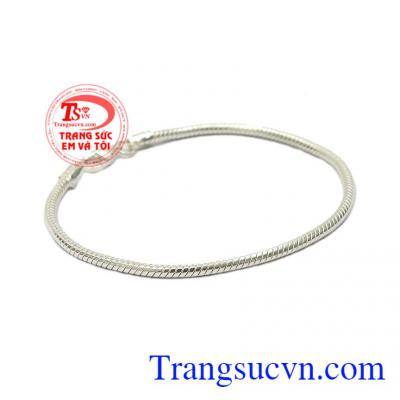 Giúp phái nữ trở nên tự tin, nữ tính hơn khi đeo lắc tay,lắc tay