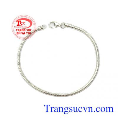 Không chỉ là sản phẩm trang sức, bạc còn có tác dụng tránh gió rất tốt cho sức khỏe,lắc tay