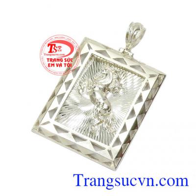Mặt dây được chạm khắc hình Ngựa - một trong 12 con giáp đại diện cho sức mạnh, quyền lực,Mặt bạc nam đẳng cấp