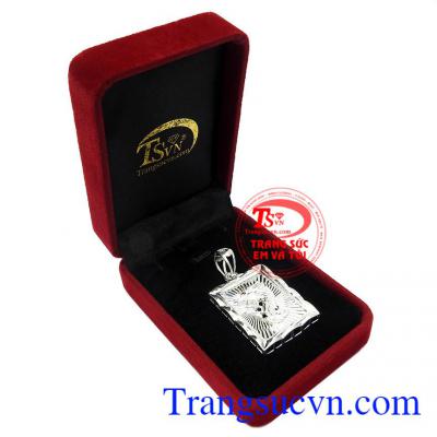 Mặt dây chuyền bạc là dòng sản phẩm được phái mạnh ưa chuộng nhất hiện nay, là món quà tuyệt vời cho người bạn yêu thương vào những dịp ý nghĩa,Mặt bạc nam rồng uy quyền