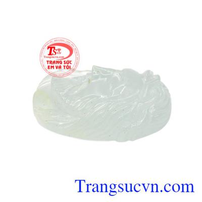 Đây cũng là viên đá khai sinh cho tháng 12, mang lại nhiều may mắn đến cho người sở hữu.