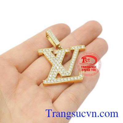 Sản phẩm dễ dàng kết hợp cùng nhiều kiểu trang phục, giúp nam giới tự tin khoe cá tính.