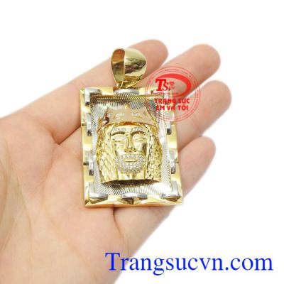 Công ty trang sức Em và Tôi luôn đưa đến cho khách hàng những sản phẩm đẹp mắt và chất lượng nhất.