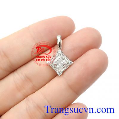 Mặt dây dễ dàng kết hợp với nhiều loại trang phục khác nhau,Mặt dây nữ vàng trắng độc đáo