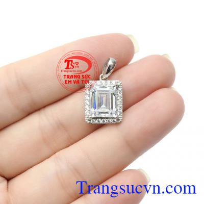 Trang sức Em và Tôi nhận đặt thiết kế 3D các sản phẩm trang sức theo yêu cầu của từng khách hàng,Mặt dây nữ vàng trắng sang trọng