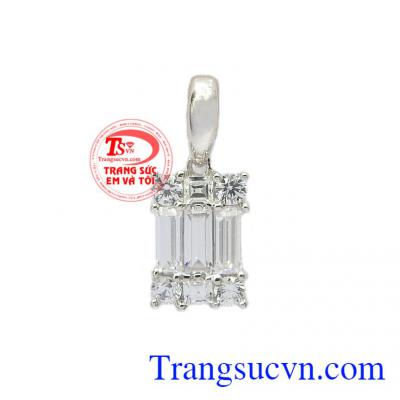 Mặt dây nữ vàng trắng thanh lịch là sản phẩm được chế tác từ vàng tây 10k nhập khẩu từ Hàn Quốc,Mặt dây nữ vàng trắng thanh lịch