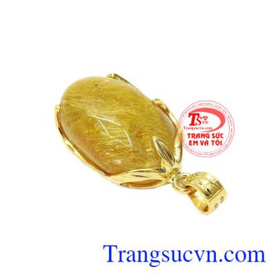 Không chỉ là viên đá với nét từ tự nhiên mà đá thạch anh tóc còn mang nguồn năng lượng được tích lũy từ hàng trăm triệu năm. Mặt dây thạch anh tóc ấn tượng