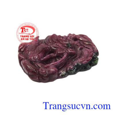 Trong tứ linh thì rồng là con vật đứng đầu, tượng trưng cho sự quyền lực, quyền năng lãnh đạo. Mặt rồng ruby thịnh vượng