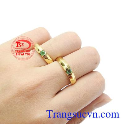 Đây sẽ là món quà ý nghĩa dành tặng cho bà xã hay ông xã nhân ngày đặc biệt của hai người. Nhẫn cưới Emerald hạnh phúc