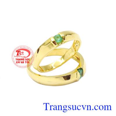 Đá Emerald hay còn gọi là ngọc lục bảo nó là biểu tượng cho ngày kỉ niệm 20 và 35 năm ngày cưới. Nhẫn cưới Emerald hạnh phúc