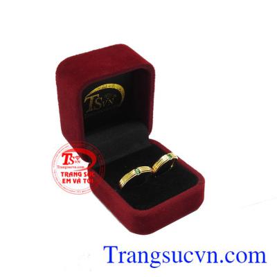 Không những vậy nhẫn cưới là sự kết tinh cho tình yêu đôi lứa. Nhẫn cưới Emerald vĩnh cửu