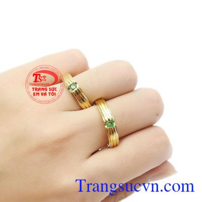 Nhẫn cưới là biểu tượng cho tình yêu, niềm vui, sự giàu có và lòng chung thủy. Nhẫn cưới Emerald vĩnh cửu