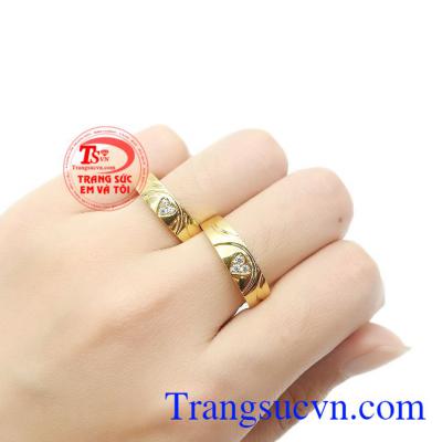 Hãy để đôi nhẫn cưới gắn kết hai bạn trở nên một. Nhẫn cưới hạnh phúc đong đầy