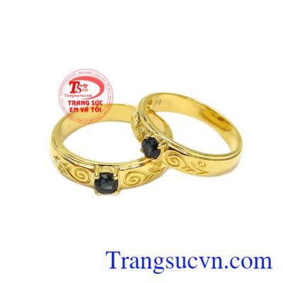 Nhẫn cưới Sapphire yêu thương được chế tác tinh xảo, chạm khắc đầy tính nghệ thuật. 