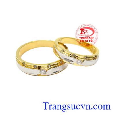 Nhẫn cưới vàng kết duyên là sản phẩm mới của công ty trang sức Em và Tôi với kiểu dáng thời trang, hợp xu hướng.