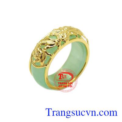 Nhẫn jadeite bọc rồng đại cát