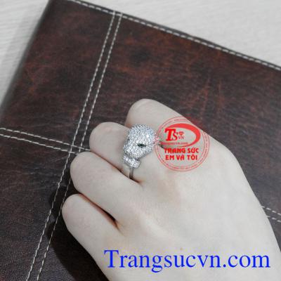 Nhẫn nam báo trắng tinh tế giao hàng toàn quốc.