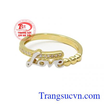 Với những đường nét chế tác tinh xảo, thanh thoát làm toát lên vẻ đẹp nữ tính, dễ thương cho các cô gái,Nhẫn nữ vàng chữ Love