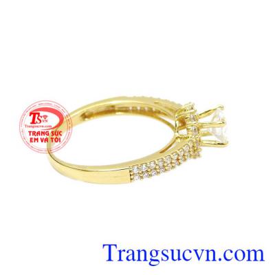 Với phái đẹp, ai cũng ước ao có được món trang sức phù hợp với bản thân. Nhẫn nữ vàng rực rỡ