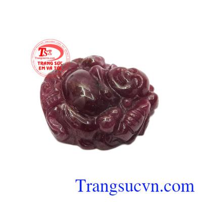 Người ta tin rằng, nụ cười của phật di lặc giúp giải tỏa căng thẳng mệt mỏi, mang lại sự vui vẻ, hạnh phúc. Phật di lặc ruby sung túc
