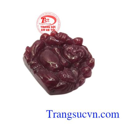 Ruby có nhiều tác dụng trong phong thủy và tác dụng chữa bệnh. Phật di lặc ruby thiên nhiên hoan hỉ
