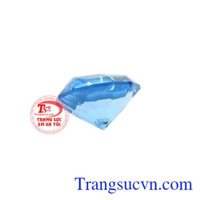 Viên đá quý này còn được biết với cái tên đá "Hoàng ngọc" mang vẻ đẹp tiềm ẩn. Viên đá Topaz đại cát