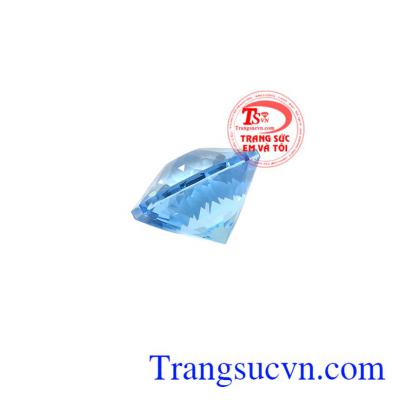 Người Hy Lạp thời trung cổ tin rằng đá Topaz có khả năng tăng cường sức mạnh và làm cho người sử dụng có thể tàng hình. Viên đá Topaz thành đạt
