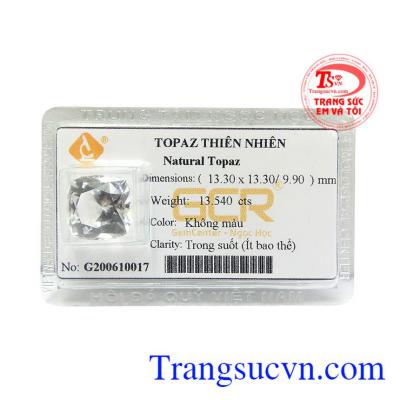 Viên topaz trắng may mắn