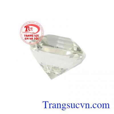 Mang lại cho viên đá sự tinh tế, bắt mắt thu hút ánh nhìn của người đối diện. Viên topaz trắng tài lộc