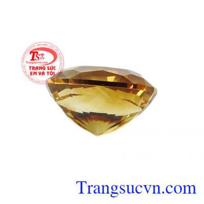 Thạch anh vàng là một trong những loại đá quý được giới kinh doanh yêu thích và lựa chọn bởi khả năng chiêu tài lộc. Viên thạch anh vàng phú quý