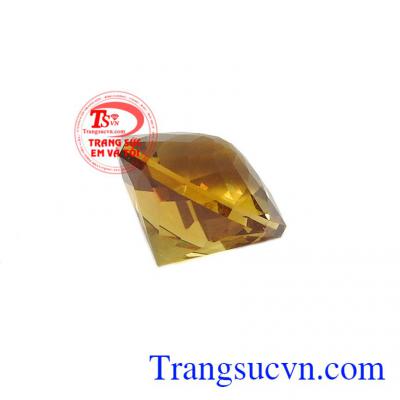 Thạch anh vàng thiên nhiên là một trong những loại đá quý thể hiện cho sự giàu có, phát đạt. Viên thạch anh vàng thịnh vượng