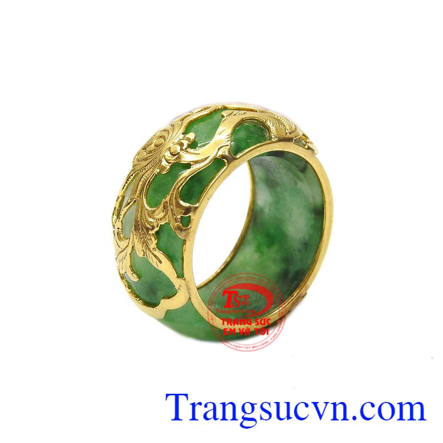 Nhẫn jadeite bọc vàng thịnh vượng
