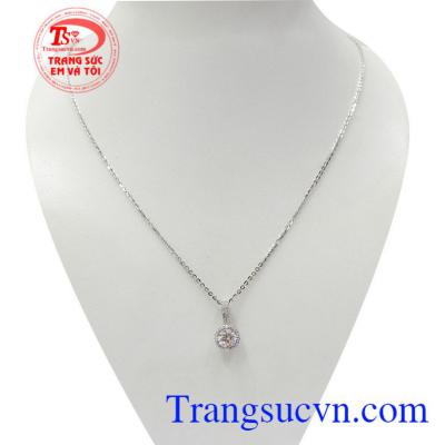 Bộ dây vàng trắng phong cách là món quà tặng tuyệt vời rất được phái đẹp mong chờ