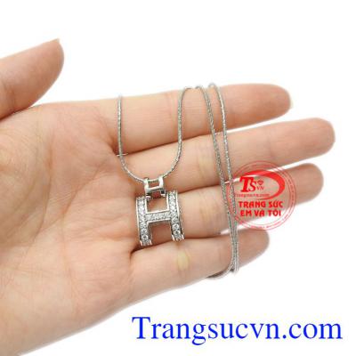 Bộ mặt dây chữ H tinh tế đeo hợp thời trang, đảm bảo chất lượng vàng.