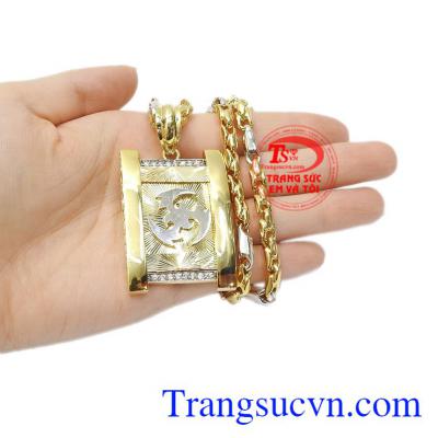 Sự kết hợp hài hòa giữa mặt dây nam và dây chuyền vàng mang lại vẻ trẻ trung, nam tính đến cho phái mạnh.