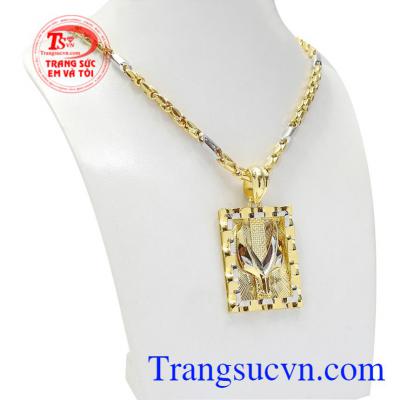 Với thiết kế đầy sáng tạo mang đến một sản phẩm nổi bật được nét riêng biệt cho phái mạnh.