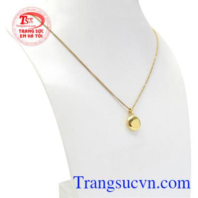 Bộ mặt dây sẽ là sự lựa chọn cho những cô nàng yêu thích sự nữ tính nhưng vẫn đầy mới lạ.