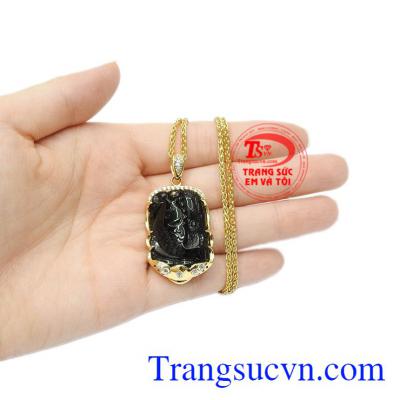 Đá tourmalin thiên nhiên chạm khắc tinh xảo tới từng đường nét khiến cho sản phẩm trở nên đẹp mắt hơn. Bộ trang sức cá chép ngậm ngọc tài lộc