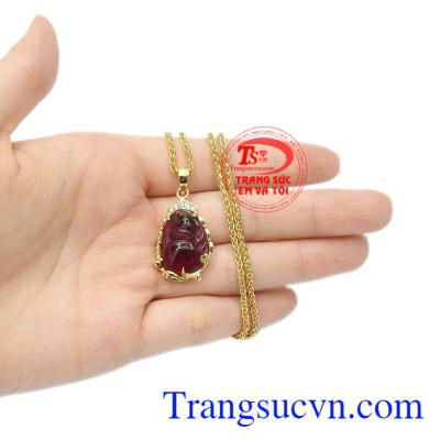 Với đá tourmalin màu hồng tím đậm rất phù hợp cho người mệnh hỏa và mệnh thổ. Bộ trang sức hồ lô bình an tourmalin