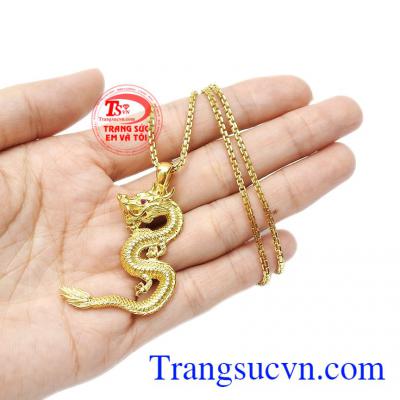 Thiết kế ấn tượng, tinh xảo tới từng đường nét mang đến cho phái mạnh bộ sản phẩm hoàn hảo. Bộ trang sức rồng uy phong